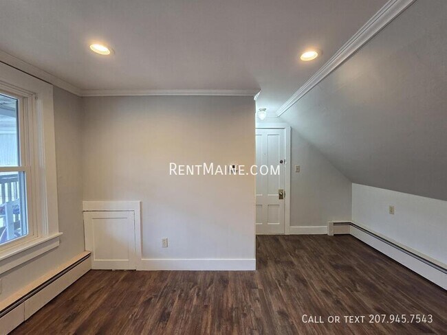 Building Photo - 64 Elm St