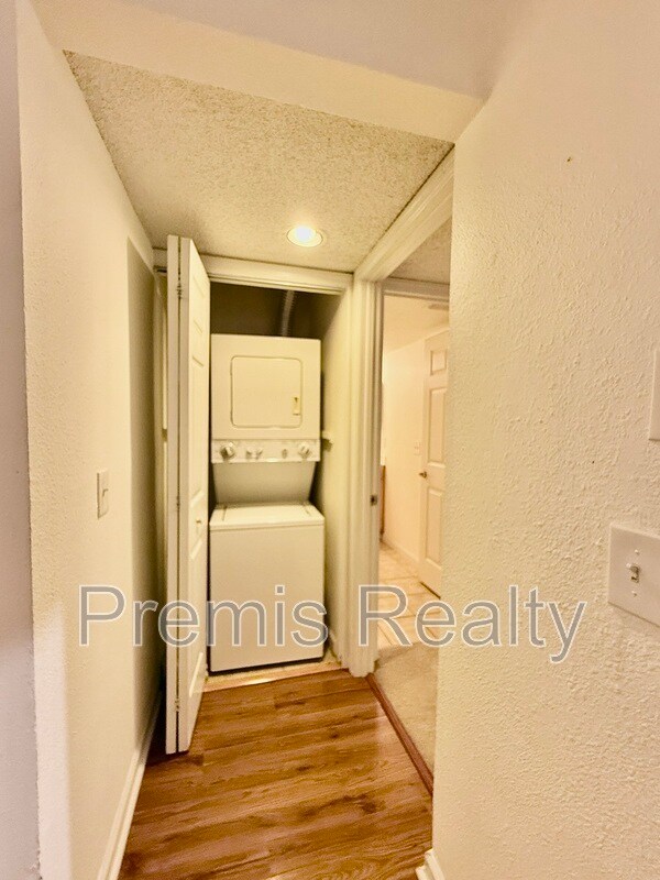 Building Photo - 2500 Winding Creek Blvd