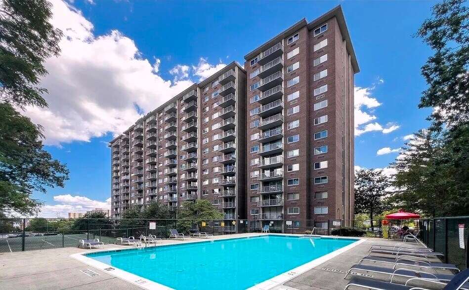 Building Photo - 2059 Huntington Ave