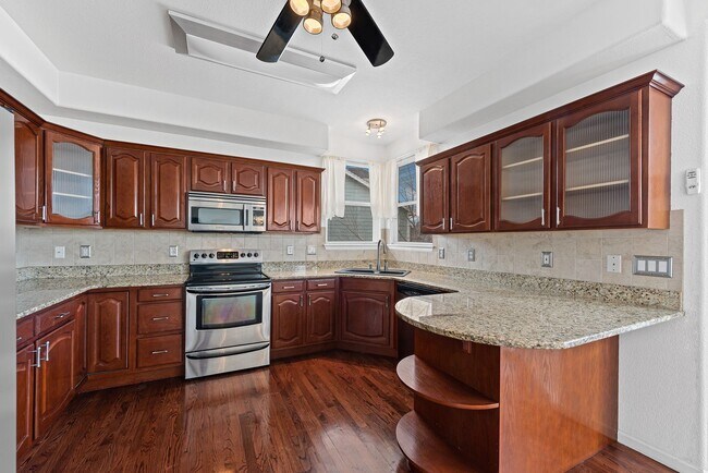 Building Photo - Long Realty & Property Management - Big home. Big yard. Big vibes. 6 beds 4 baths 3,556 sq ft Aur...