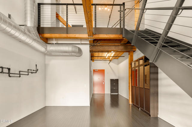 Building Photo - 530 S Hewitt St