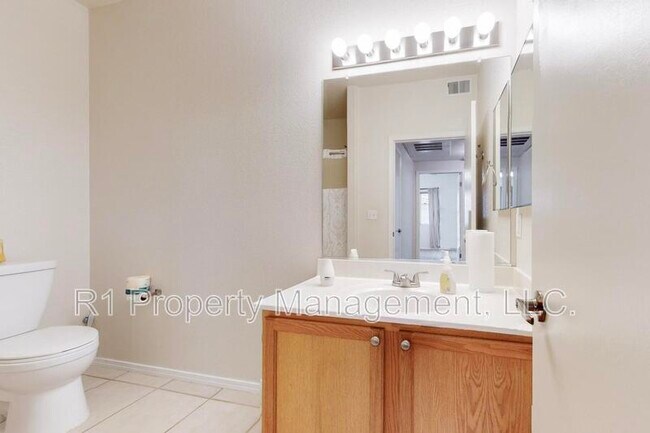 Building Photo - 6800 Vista Del Norte Dr NE