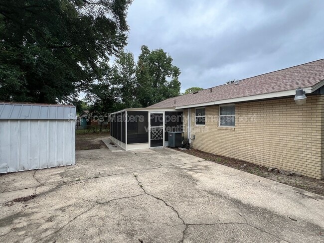 Building Photo - 1003 Space Cir