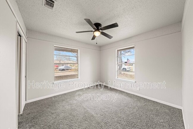 Building Photo - 4402 Seabreeze Dr