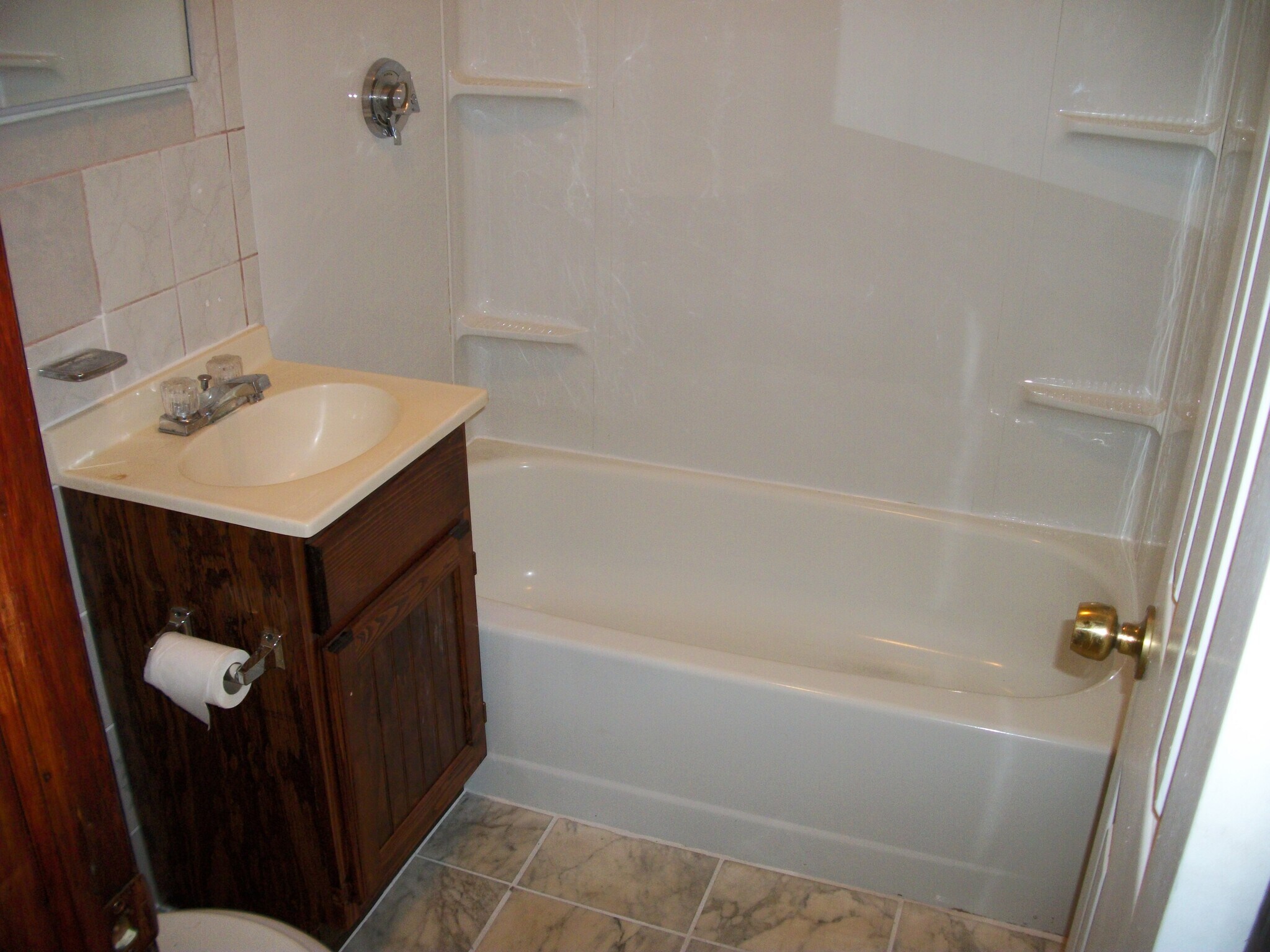 Building Photo - 371 Dover St