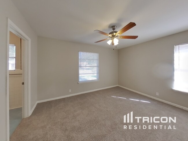 Building Photo - 1506 Viewridge Dr