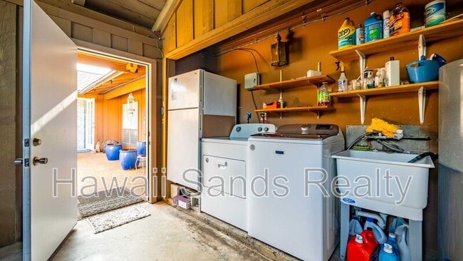 Building Photo - 662 Kalanipuu St