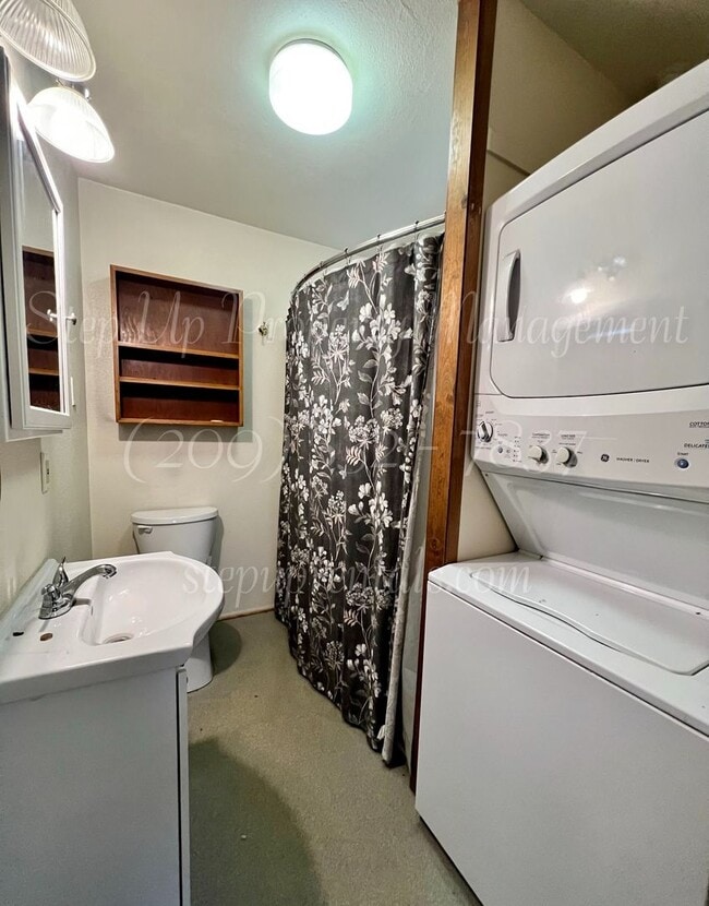 Building Photo - The Villa – Quiet 1 Bedroom Apartment with Mountain Views