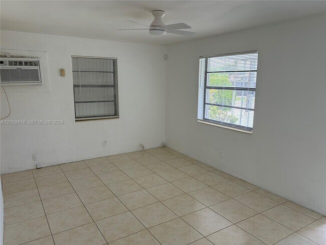 Building Photo - 613 NW 5th Ct