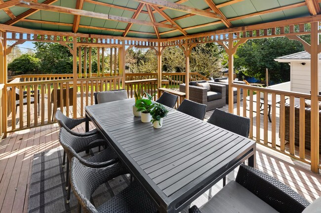 Building Photo - Belvedere Terrace Home