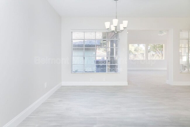 Building Photo - 5334 Lake Howell Rd