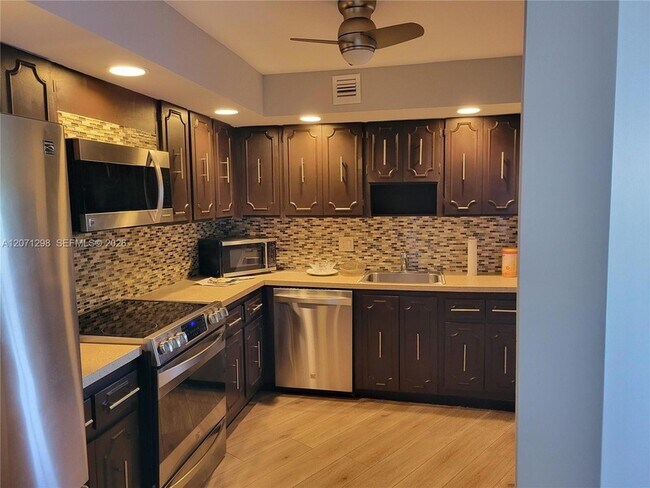 Building Photo - 3090 N Course Dr
