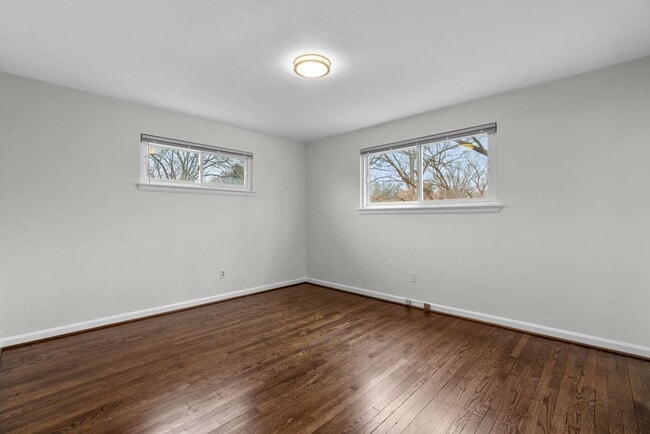 Building Photo - 4 Bed 3 Bath - Takoma Park Split Level - Move In Ready