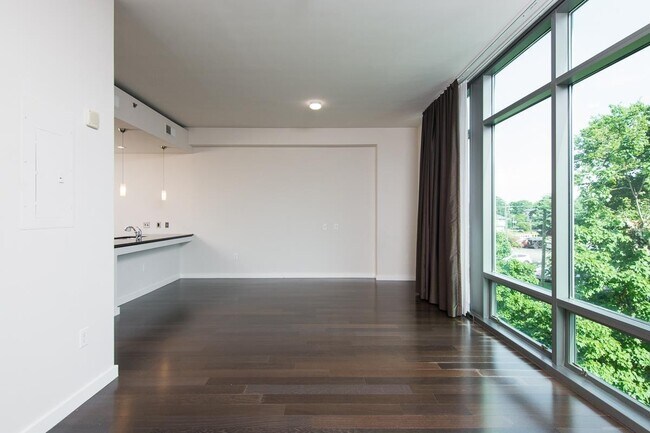 Building Photo - Beautiful Studio Condo In The Adelicia