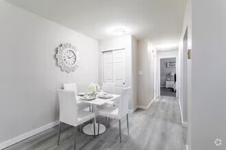 Building Photo - 311 N Sycamore Ave