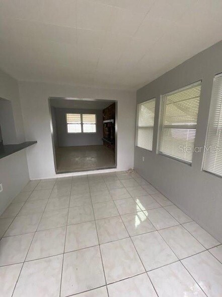 Building Photo - 3741 Kingsbury Dr