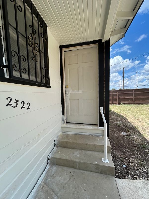 Building Photo - 2322 W Olmos Dr
