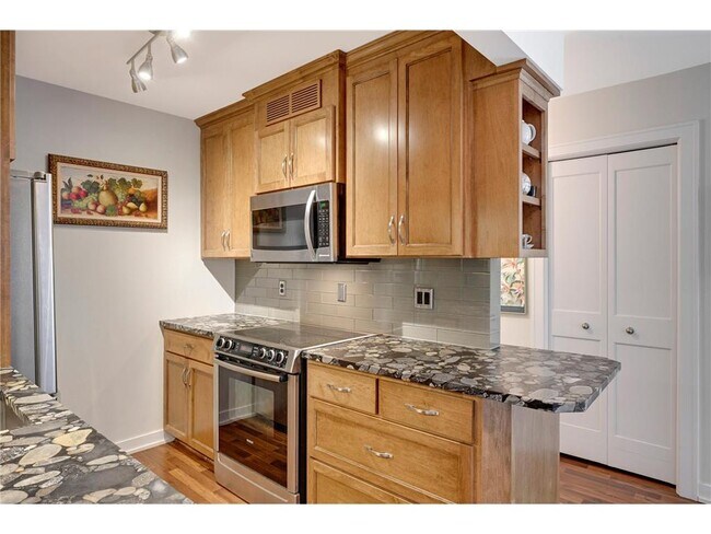 Building Photo - 1225 La Salle Ave