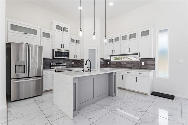 Building Photo - 22 N Chula Vista St