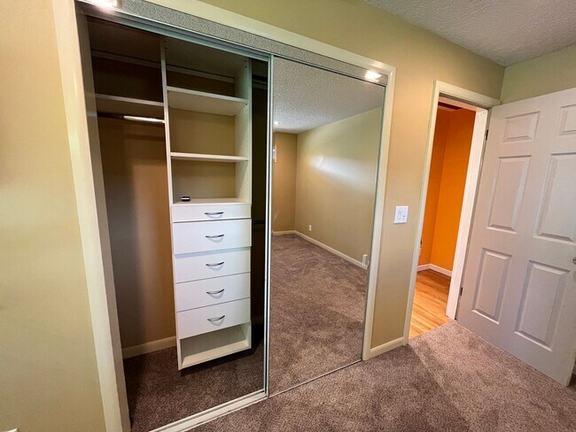 Building Photo - Amazing NE Portland 4Bd + 3Ba ~ House Sola...