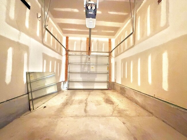 Building Photo - Updated 3BR Townhome | Community Pool, Gym, Pickleball, & Tennis Courts | Easy RTP Access