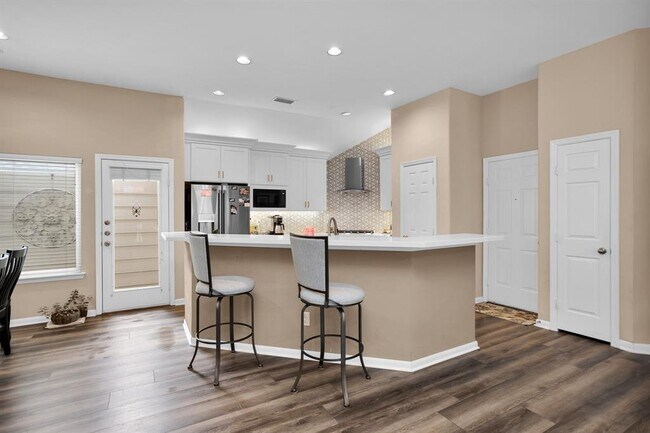 Building Photo - 7 Cypress Bayou Ct