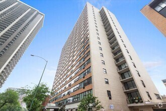 Building Photo - 6030 N Sheridan Rd