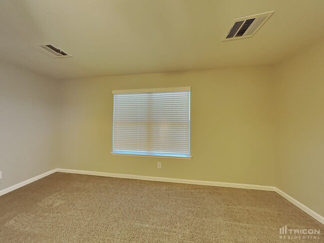 Building Photo - 401 Rustic Grove Ln