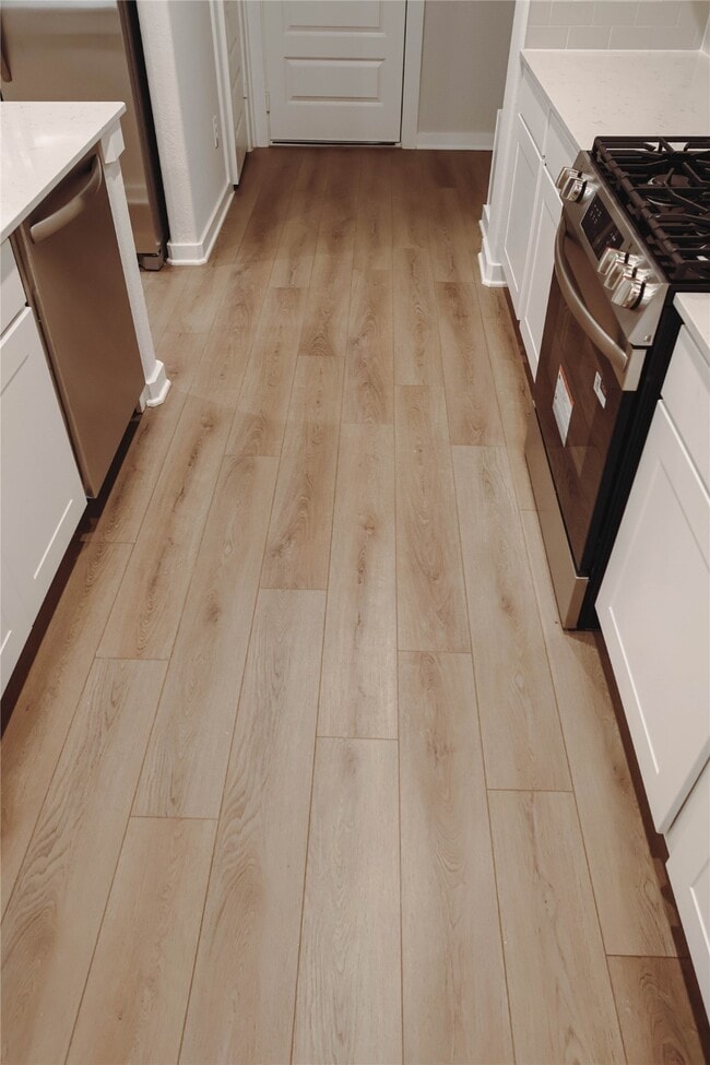 Building Photo - 16 Courageous Side Way