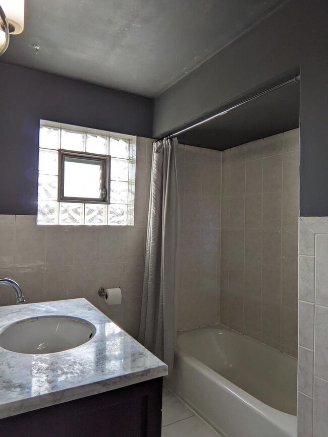 Building Photo - 16W631 56th St