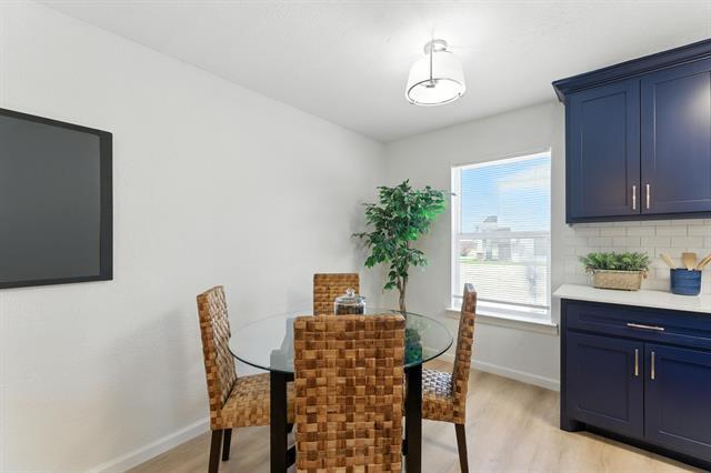 Building Photo - 202 N Kealy Ave