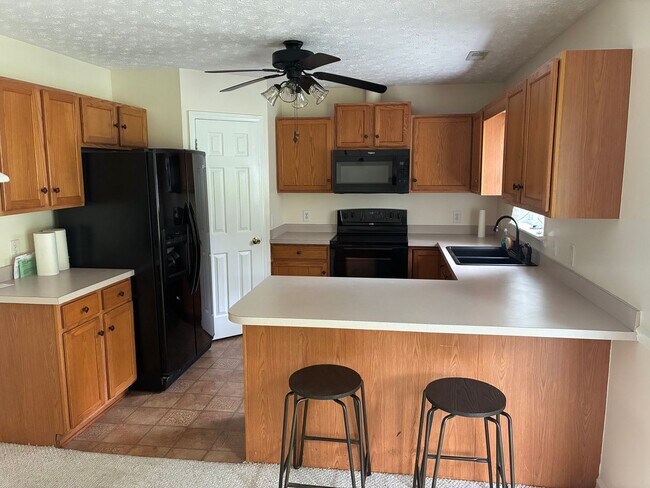 Building Photo - 3 Bed 2 Bath Newport Home Available now