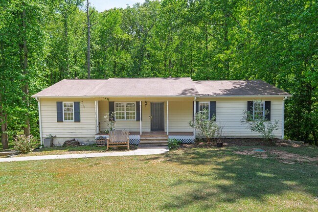 Building Photo - 4BR Home on 1 Acre with Finished Basement in Fayetteville