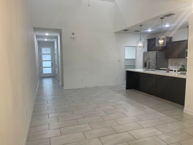 Building Photo - 9905 Kaspar Dr