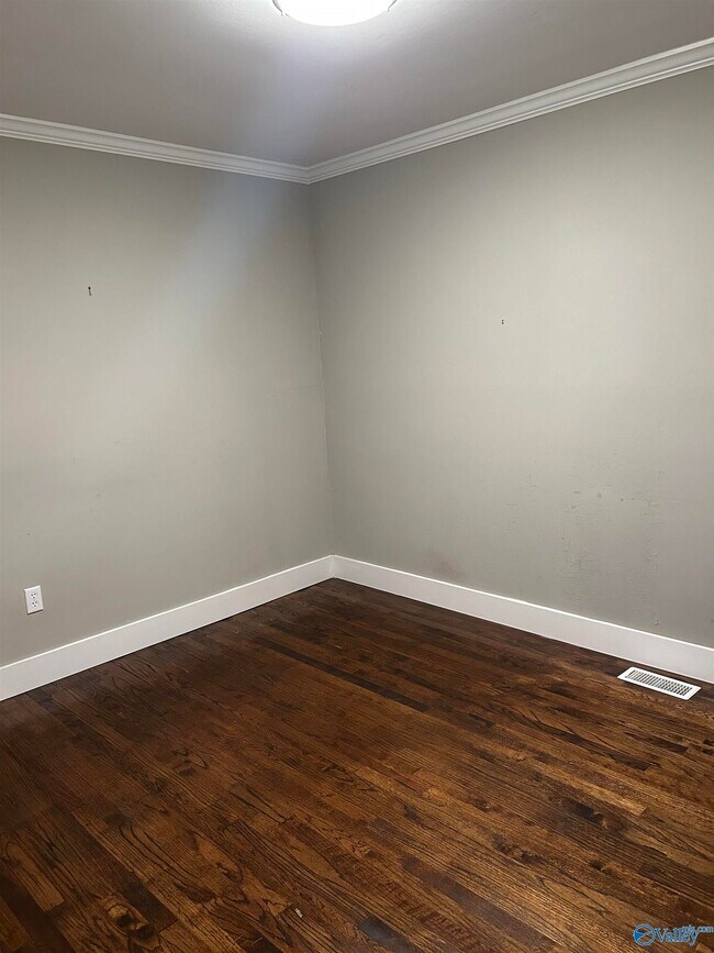 Building Photo - 1611 College St SE