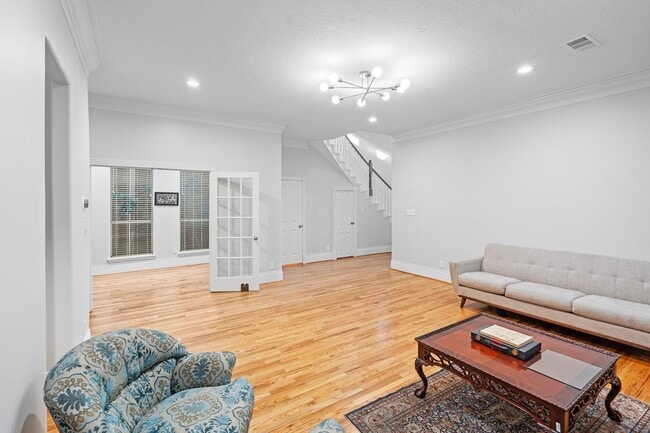 Building Photo - 4742 Post Oak Timber Dr