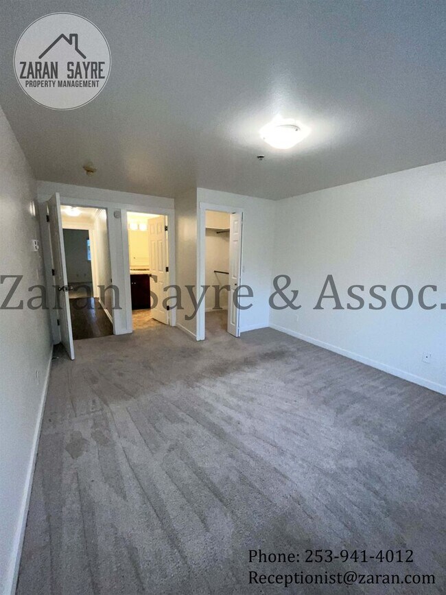 Building Photo - 039 - 2 bed, 2 bath condo minutes from Red...