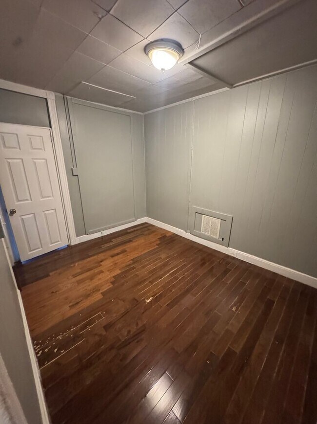 Building Photo - **AVAILABLE NOW** Desirable East Baltimore, Price reduced - Town Home For Rent!