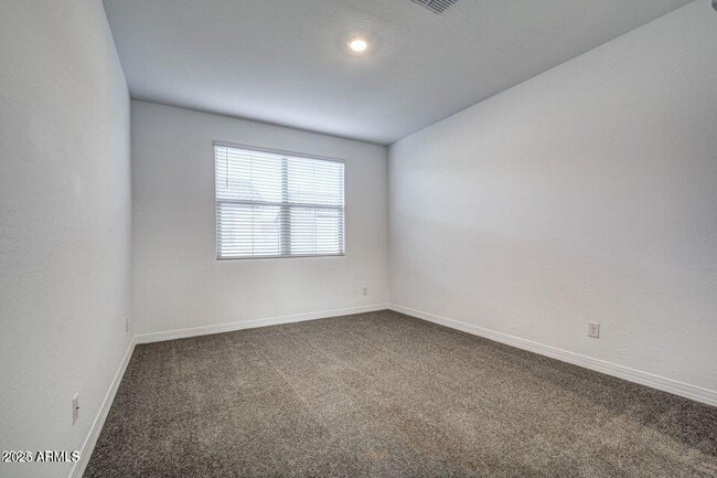 Building Photo - 9916 E Tillman Ave