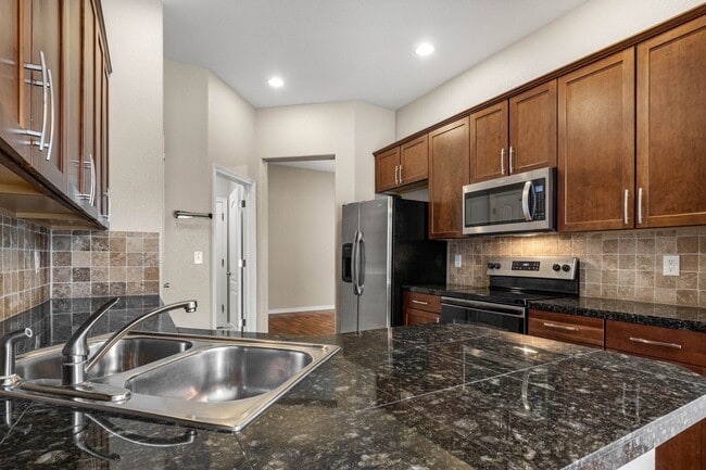 Building Photo - Spacious Townhome in Cherry Creek School District