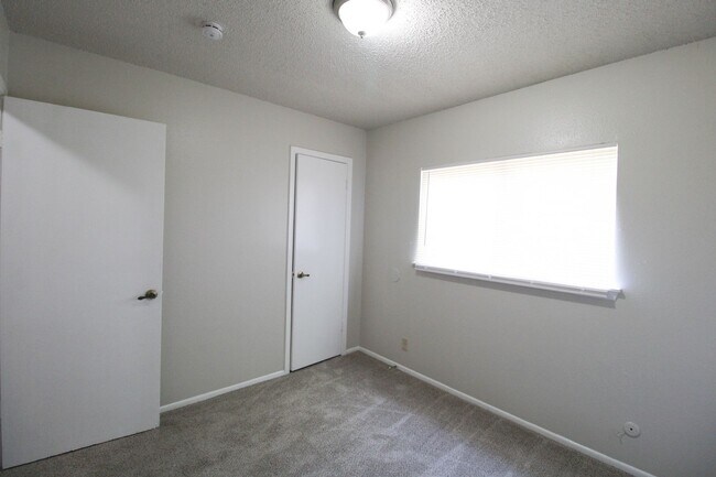 Building Photo - 4724 Oakfield Way