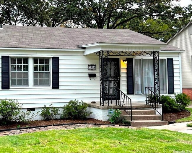 Building Photo - Adorably Updated 3 bedroom home in Hillcrest