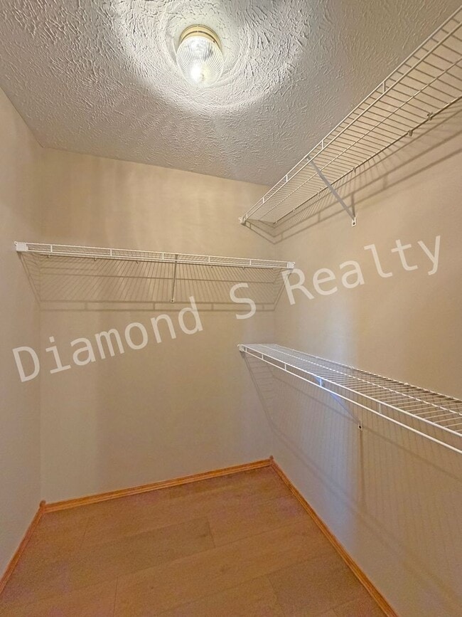 Building Photo - Beautiful 3 Bedroom Home with Shop Located in Southwest Springfield