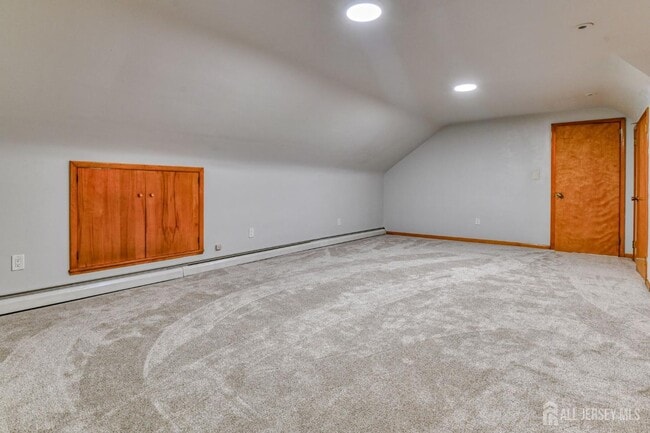 Building Photo - 737 Roseland Pl