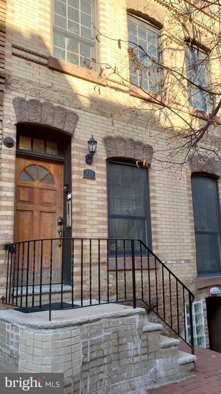 Building Photo - 315 Monroe St