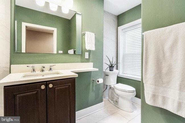 Building Photo - 2427 E Boston St