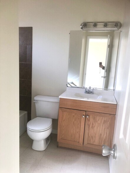 Building Photo - 44068 S Baptist Rd