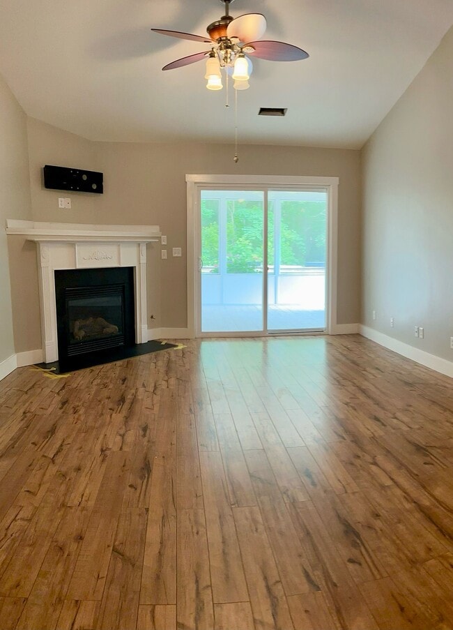Building Photo - Charming 2-Bedroom Townhome in 'The Commons', Hanahan, S.C.