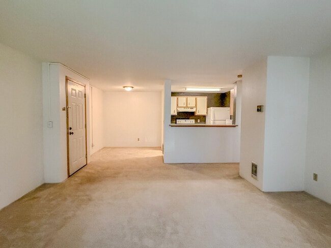 Building Photo - 975 Aberdeen Ave NE