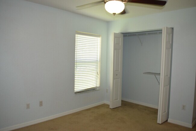 Building Photo - 1074 SW Janar Ave
